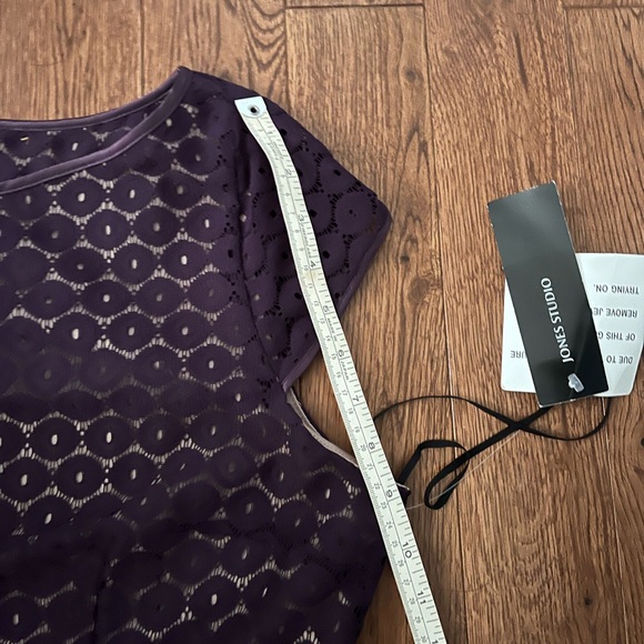 Plum lace cap sleeved dress - Picture 5 of 9